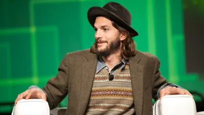 Красунчику Ештону Кутчеру - 40: топ-7 кумедних фото актора