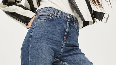 Эти джинсы станут главным хитом сезона и должны быть у каждой девушки