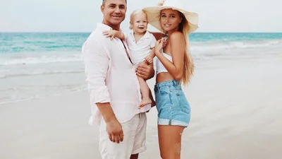 Николай Тищенко показал крошечного сына и молодую жену