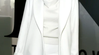 Упс, голенькая Кейт Аптон грохнулась со скалы (ВИДЕО)