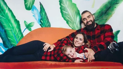 Идеальные каникулы: Юлия Санина постит милые фото с сыном в Буковеле