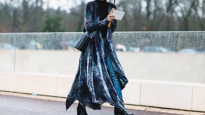 Модный street style: как носить бархат весной 2018