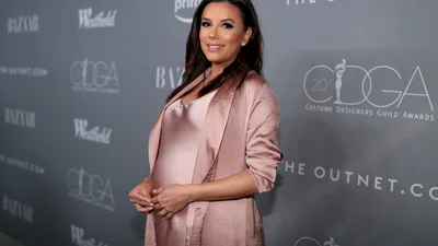 Вагітна Єва Лонгорія викликала фурор своїм розкішним образом