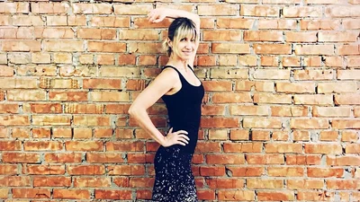 Анита Луценко показала упражнение, которое гарантированно сделает твой живот плоским
