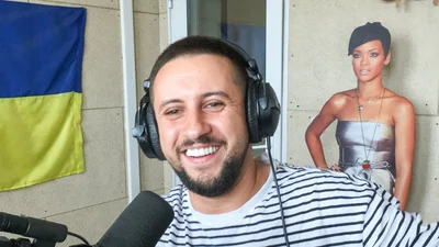 MONATIK устроил безумные танцы вместе с ведущими Люкс ФМ