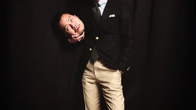 Ответ Gucci: сеть взорвали курьезные снимки людей, которые держат голову на руках