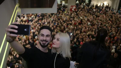 Дев`ять тисяч фанатів серіалу «Школа» атакували головних героїв