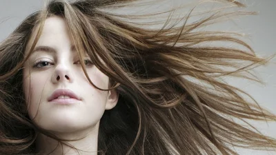 Расти, коса, до пояса: ученые назвали самую благоприятную пору года для отращивания волос