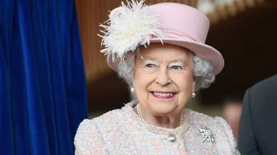 По-английски: ТОП-5 удачных шуток Елизаветы II и ее родственников, которые тебя рассмешат