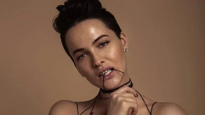 Даша Астаф'єва спокусила еротичними фото в прозорій сукні