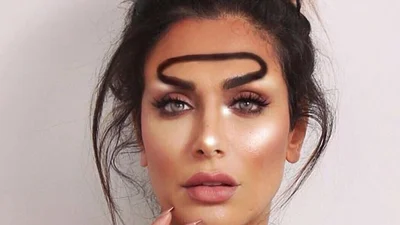 Брови-німб - новий тренд, з якого всі сміються