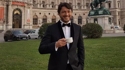 Сергей Притула эротично потряс попкой в красном нижнем белье