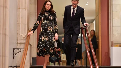 І в мороз, і в сонце: вагітна Кейт Міддлтон пройшлася під снігом в одній сукні