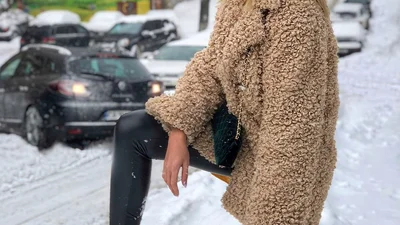 Бешкетниця Леся Нікітюк звабила Славу Дьоміна в сексуальному купальнику