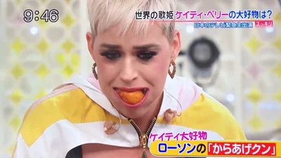 Кэти Перри неприлично набила рот на японском телешоу