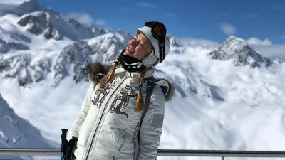 Счастливая Татьяна Литвинова наслаждается отдыхом в горах