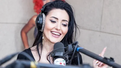 "Пара Нормальних" крутять попками під новий хіт в студії Люкс ФМ