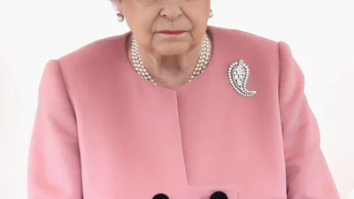 Королева Єлизавета ІІ замилувала весь світ своїм новим ніжним образом
