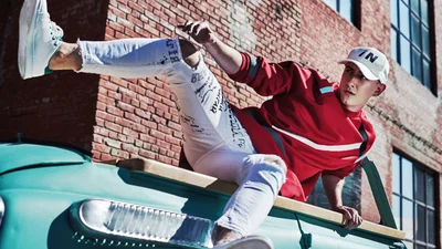 Зірковий бліц: Ivan NAVI розповів про хімію з Яремчук і коли одружиться