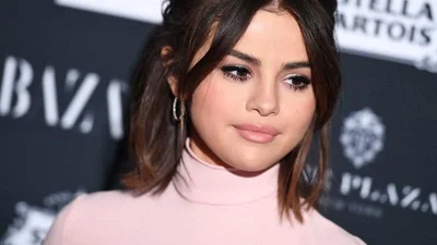 Селена Гомес шокувала обвислим животом та неідеальною фігурою в бікіні