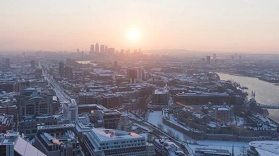 Лондон в снегу: живописное видео показывает, как столица Великобритании становиться белой