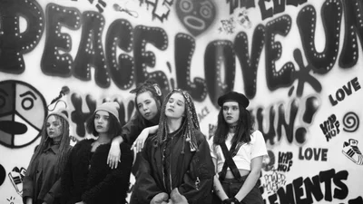 Хіп-хоп танці і тролінг Децла: Open Kids зняли нове відео "Прыгай"