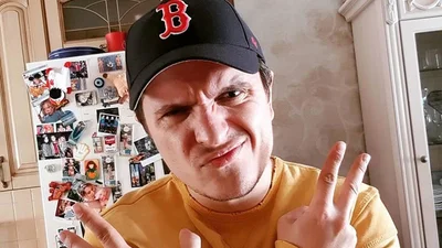 Вот повезло: Анатолий Анатолич случайно попал на фото Виктории Бекхэм