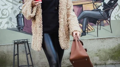 Леся Никитюк заявила, что носит в сумке от Dolce&Gabbana банки с огурцами