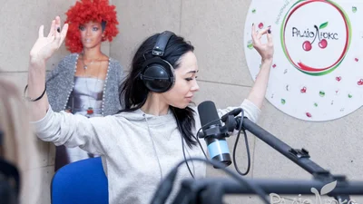 Екатерина Кухар учит Славу Демина балету, и вот, что из этого выходит