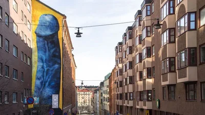В Стокгольме на доме нарисовали гигантский пенис, однако соседям эта идея не понравилась