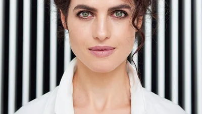 Нери Оксман - что нужно знать о новой подружке Брэда Питта и чем она лучше Джоли