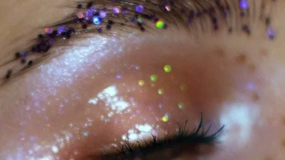 Глітерні брови - новий тренд, який гріх не спробувати на свята