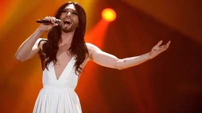 Прощайте, помады, платья и каблуки: Кончита Вурст оставила в прошлом образ бородатой дамы