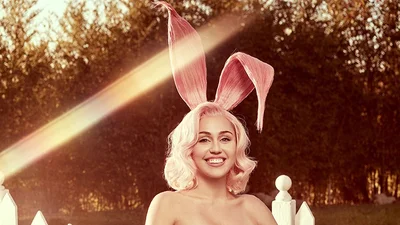 Шалунья Майли Сайрус обнажила прелести для пасхальной фотосессии Vogue
