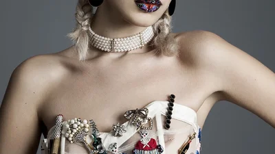 Белла Хадид завела еще один аккаунт в Instagram для своей белокурой версии