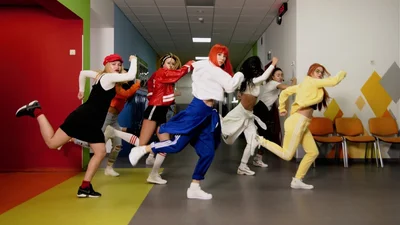 TARABAROVA сняла яркий "Маніфест" из зажигательными танцами и костюмами в стиле аниме