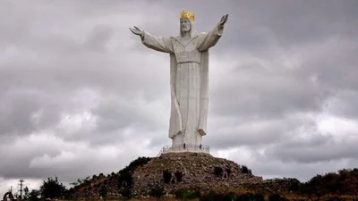 Диво дивне: у Польщі величезна статуя Ісуса Христа "роздає" Wi-Fi