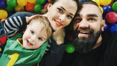 Не відрізнити: Юлія Саніна порівняла своє дитяче фото зі знімком синочка Данила