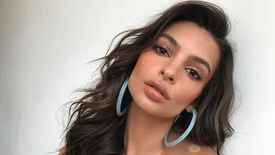 Развратная Эмили Ратажковски растрогала семейным фото