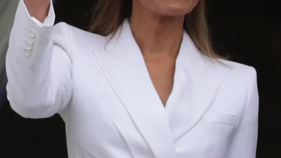 Дурнуватий капелюх Меланії Трамп став мемом в інтернеті, куди дивляться її стилісти