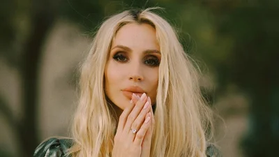 Беременная Светлана Лобода обнажила округлившийся животик