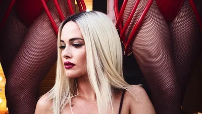 "А сісі вже відвисли": фани неоднозначно сприйняли еротичну зйомку Даші Астаф'євої