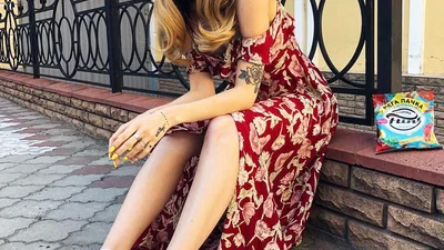 Надя Дорофеева надела на "Лигу Смеха" откровенное платье с экстремальным разрезом