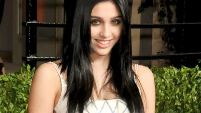 Донька Мадонни шокувала фоловерів волохатими ногами й пахвами