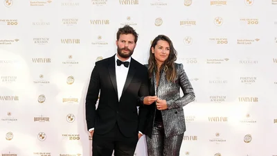 Солодка парочка: красень Джеймі Дорнан привів дружину на бал