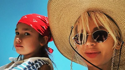 Братик чи сестричка: донька Світлани Лободи випадково розсекретила стать дитини