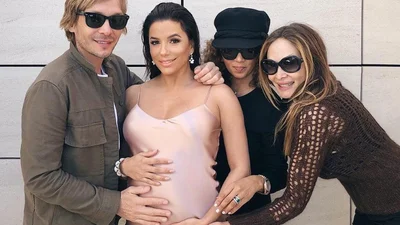 Вагітна Єва Лонгорія влаштувала піжама-паті перед пологами