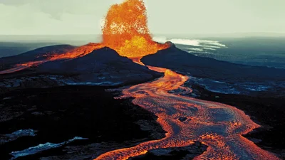 NASA показало, как выглядит извержение вулкана на Гавайях из космоса