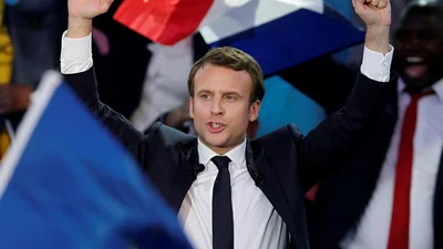 Неуместный подарок Эммануэля Макрона принцу Гарри и Меган Маркл рассмешит тебя до слез