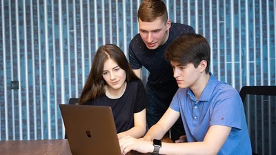 Талановиті українські школярі винайшли вічний блокнот (ВІДЕО)